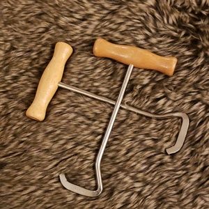 Equestrian boot pulls for riding boots